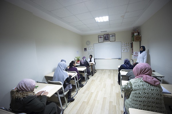 Görme engelli kursiyerler, Braille alfabesiyle Kur'an-ı Kerim'i hatmetti