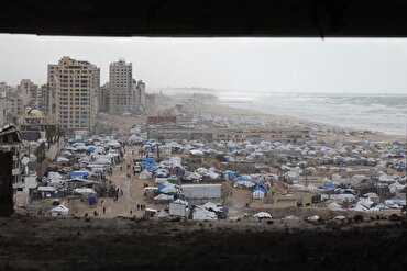 Gazze’de olumsuz hava koşulları, yerinden edilenlerin dramını derinleştiriyor