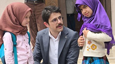 Kaymakam Eskimez, Kur'an öğrenen çocukları sevindirdi