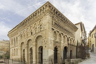 İspanya’da dinsel birlikteliğin sembolü : Babü’l  Merdum camii