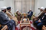 تفسیر تسنیم کا مکمل سیٹ حرم امیرالمؤمنین(ع) کو تحفے میں پیش+ تصاویر